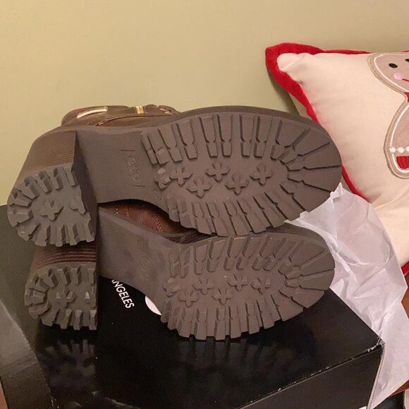 GBG Los Angeles Women's Sheeva Heeled Platform Lug Sole Booties - Picture 6 of 8